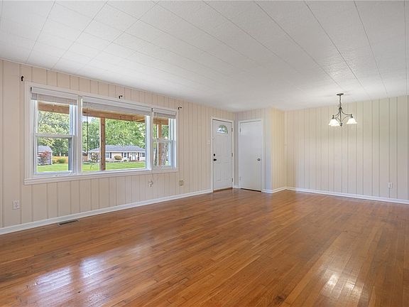 4th image of 1895 Ryan Rd