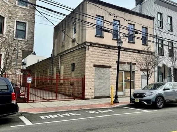 2404 Summit Avenue image 3 of 16