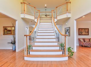 18 Diamond Hill Rd, Marlboro, NJ 07746