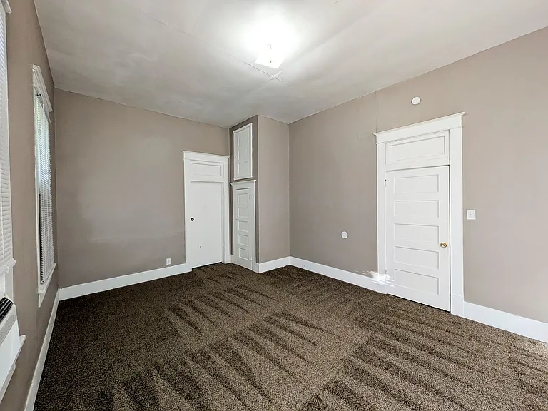 1045 Long Ave — Photo 8