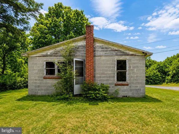 25 Mickey Ln, Milroy, PA 17063