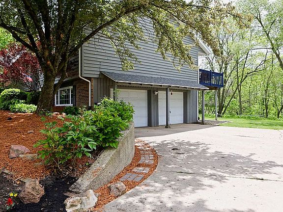 3rd image of 504 Bryant Circle Dr