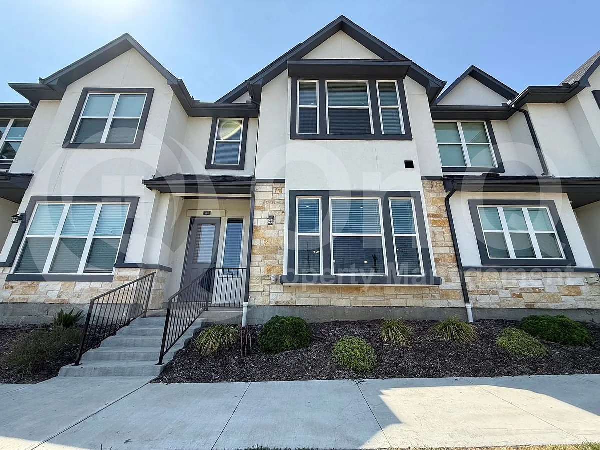 4 bed, 2.5 bath, 2159 sqft, $2,449 — Photo 2