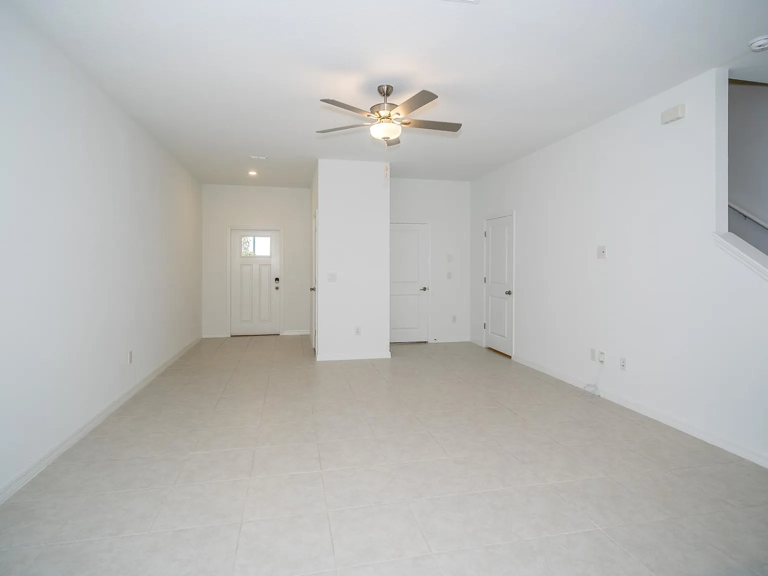3 bed, 2.5 bath, 1666 sqft, $1,995 — Photo 3