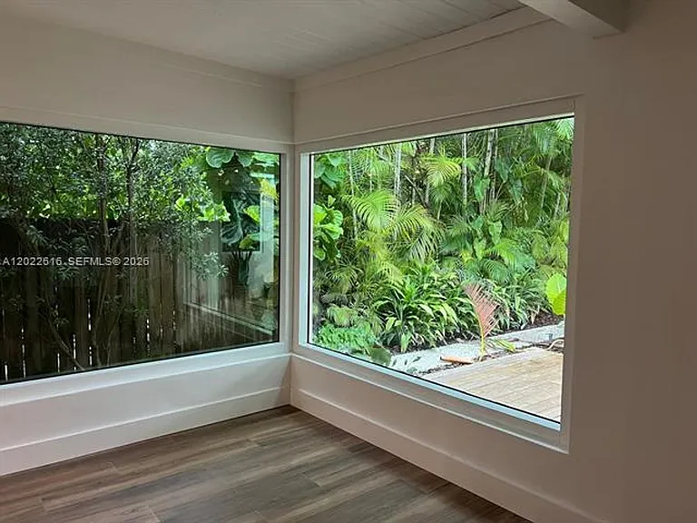 6851 SW 77th Ter — Photo 7