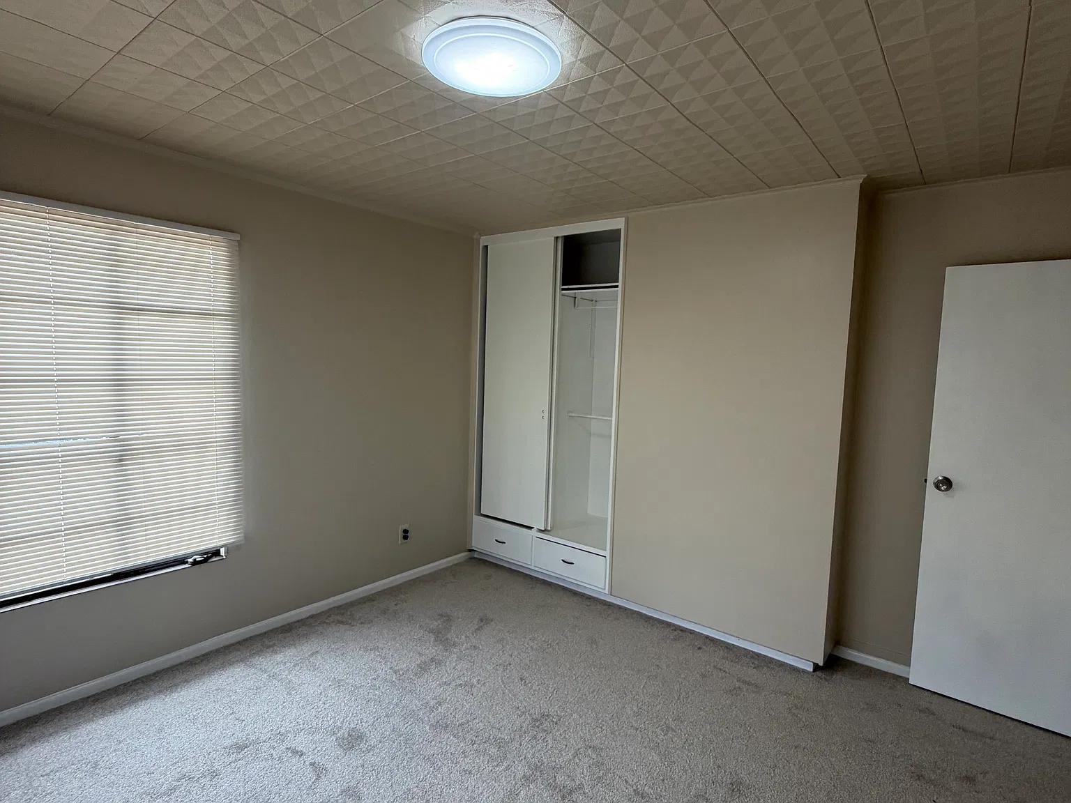 3 bed, 1000 sqft, $1,480 — Photo 4