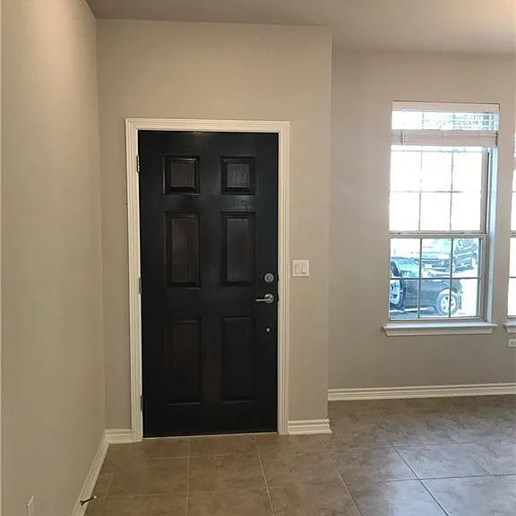 9008 Gage Dr — Photo 2