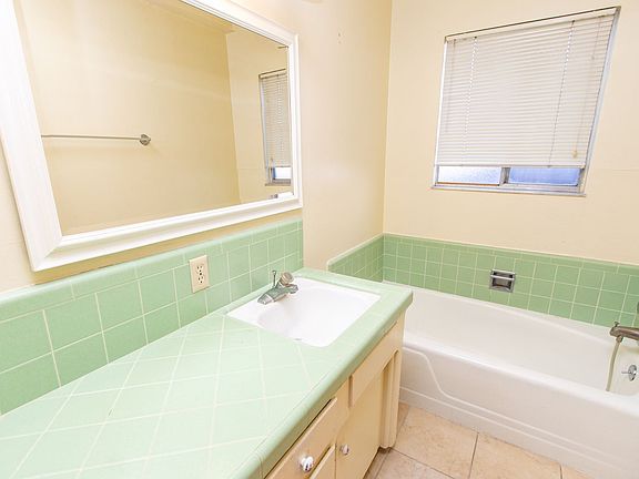 3rd image of 1901 Wildwood Dr