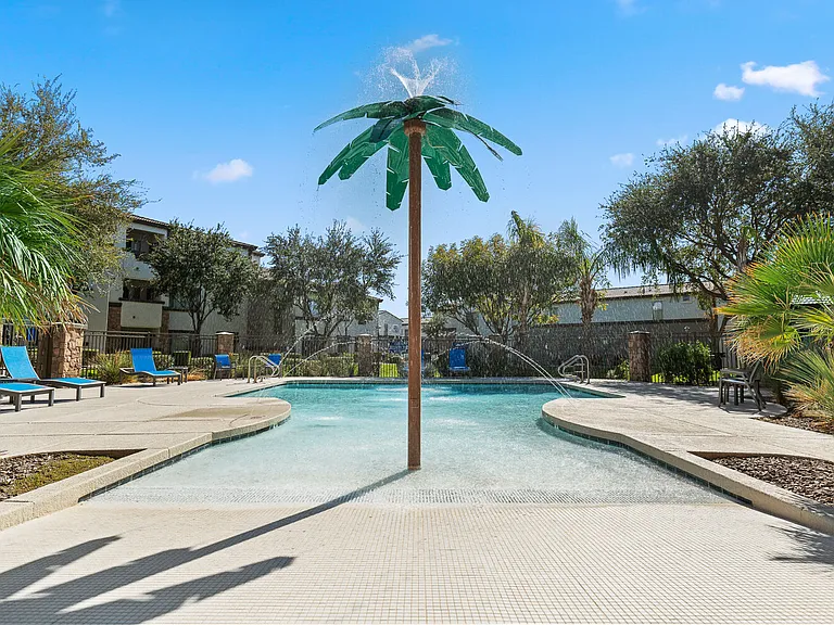 Bella Mirage — Photo 19