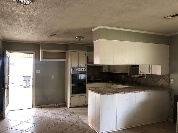 2nd image of 1261 Garden Dr