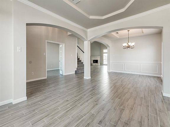 3rd image of 5313 Meadow Valley Dr