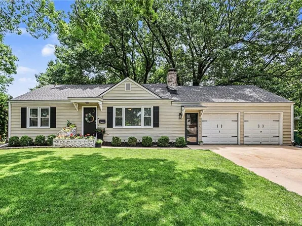 7401 W 65th St, Overland Park, KS 66202
