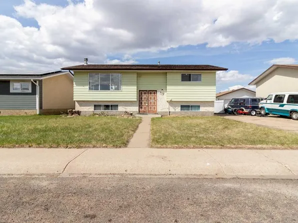 998 S 17th St NE, Medicine Hat, AB T1C 1M6