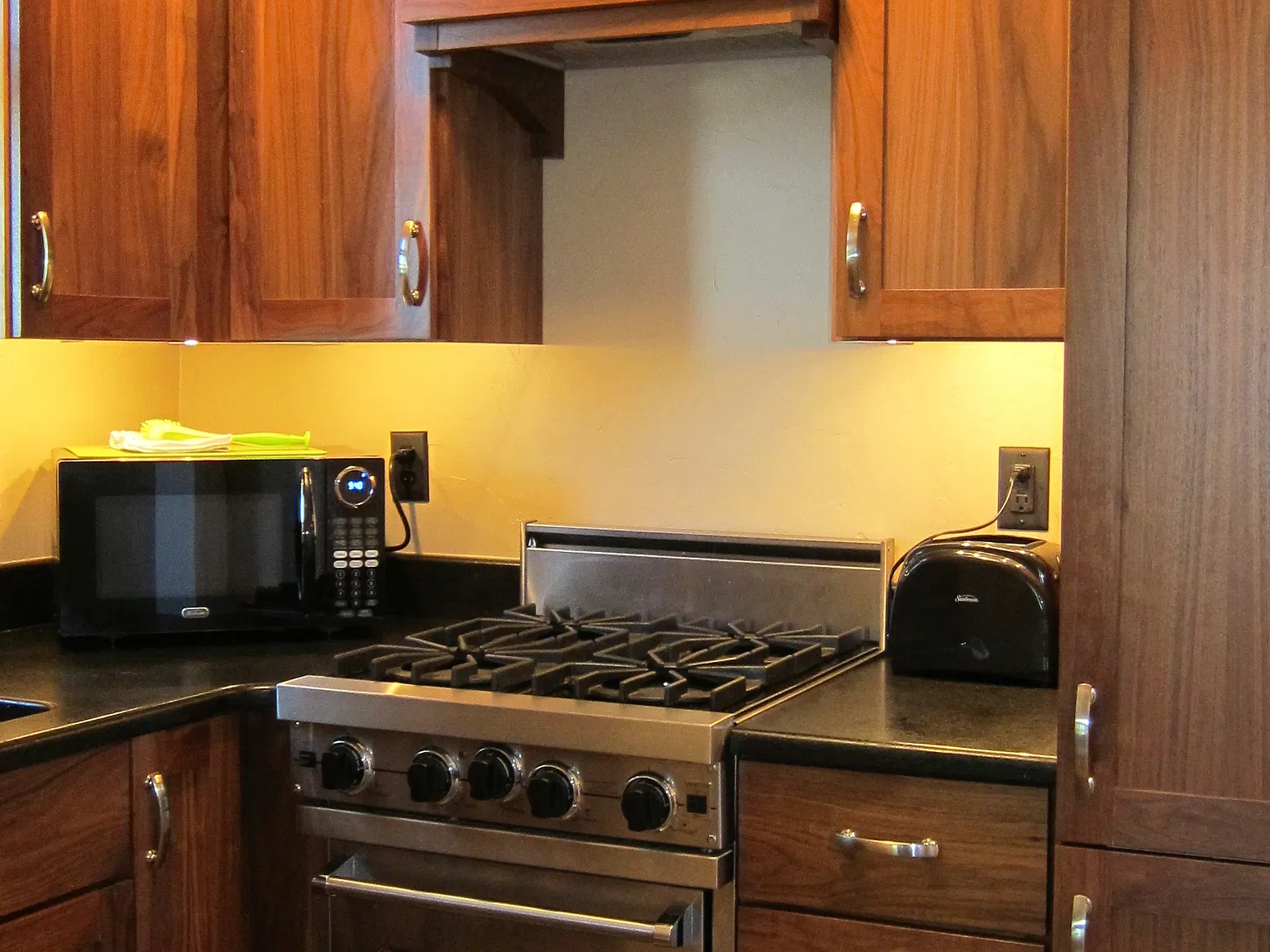 1 bed, 668 sqft, $1,650 — Photo 3