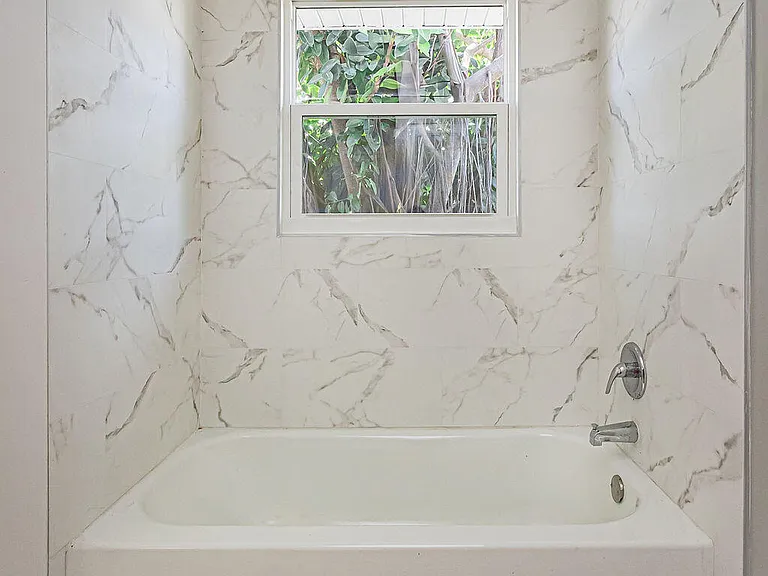 300 Riomar Dr — Photo 26