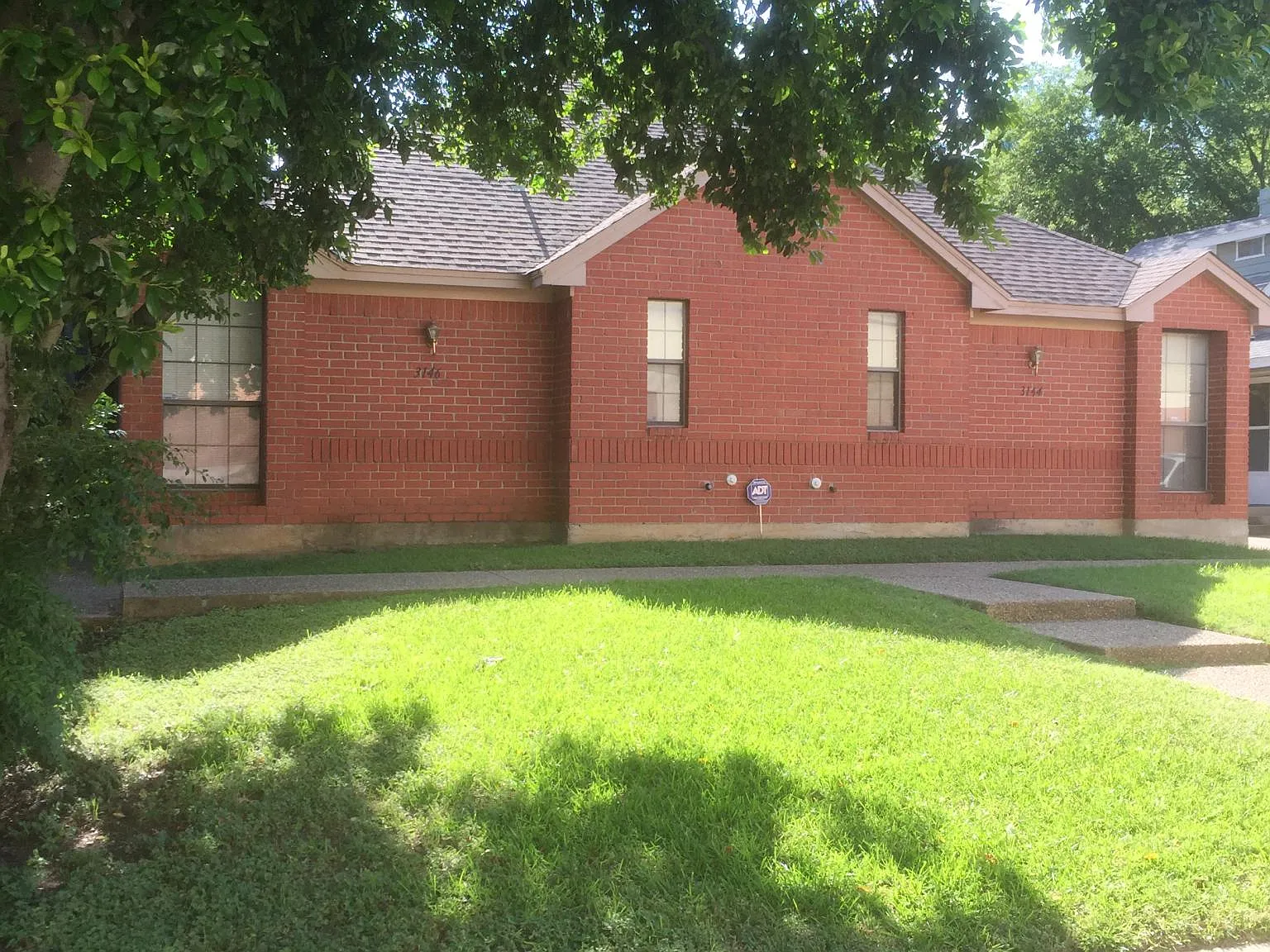 2 bed, 2796 sqft, $2,400 — Photo 1