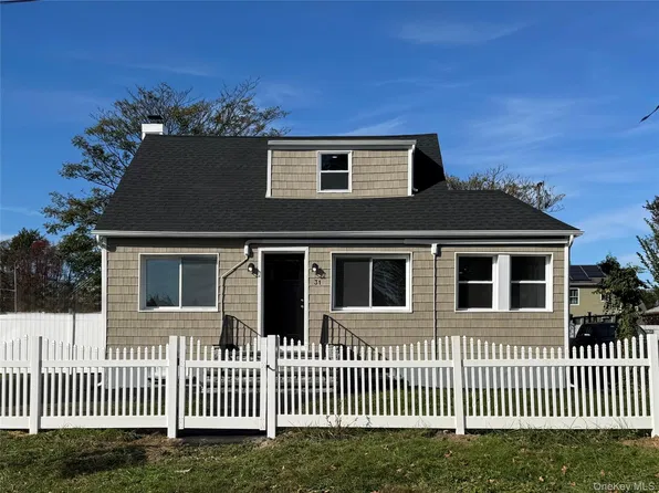 31 Montgomery Street, Brentwood, NY 11717