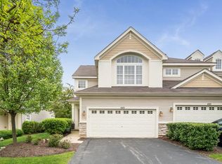 440 Vaughn Cir, Aurora, IL 60502