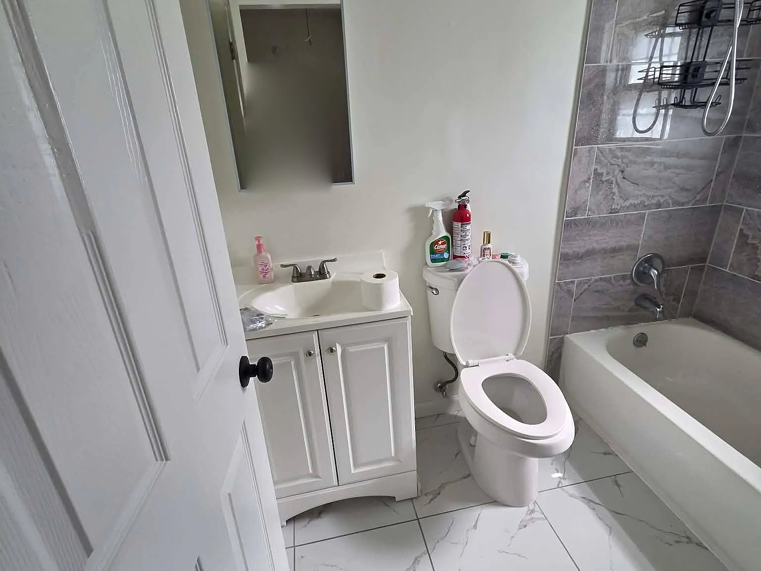 2 bed, 800 sqft, $2,200 — Photo 3