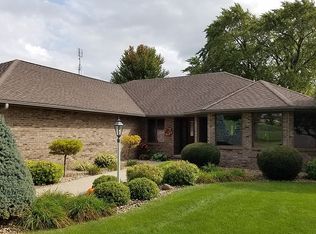 345 Rockside Dr, Dixon, IL 61021