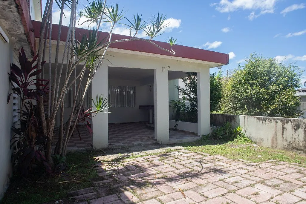 3 bed, 2.0 bath, 1300 sqft, $1,200 — Photo 1