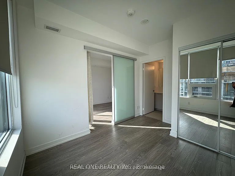 19 Western Battery Rd #Penthouse 03 — Photo 8