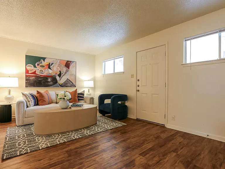 4553 Guadalupe St #2B — Photo 2