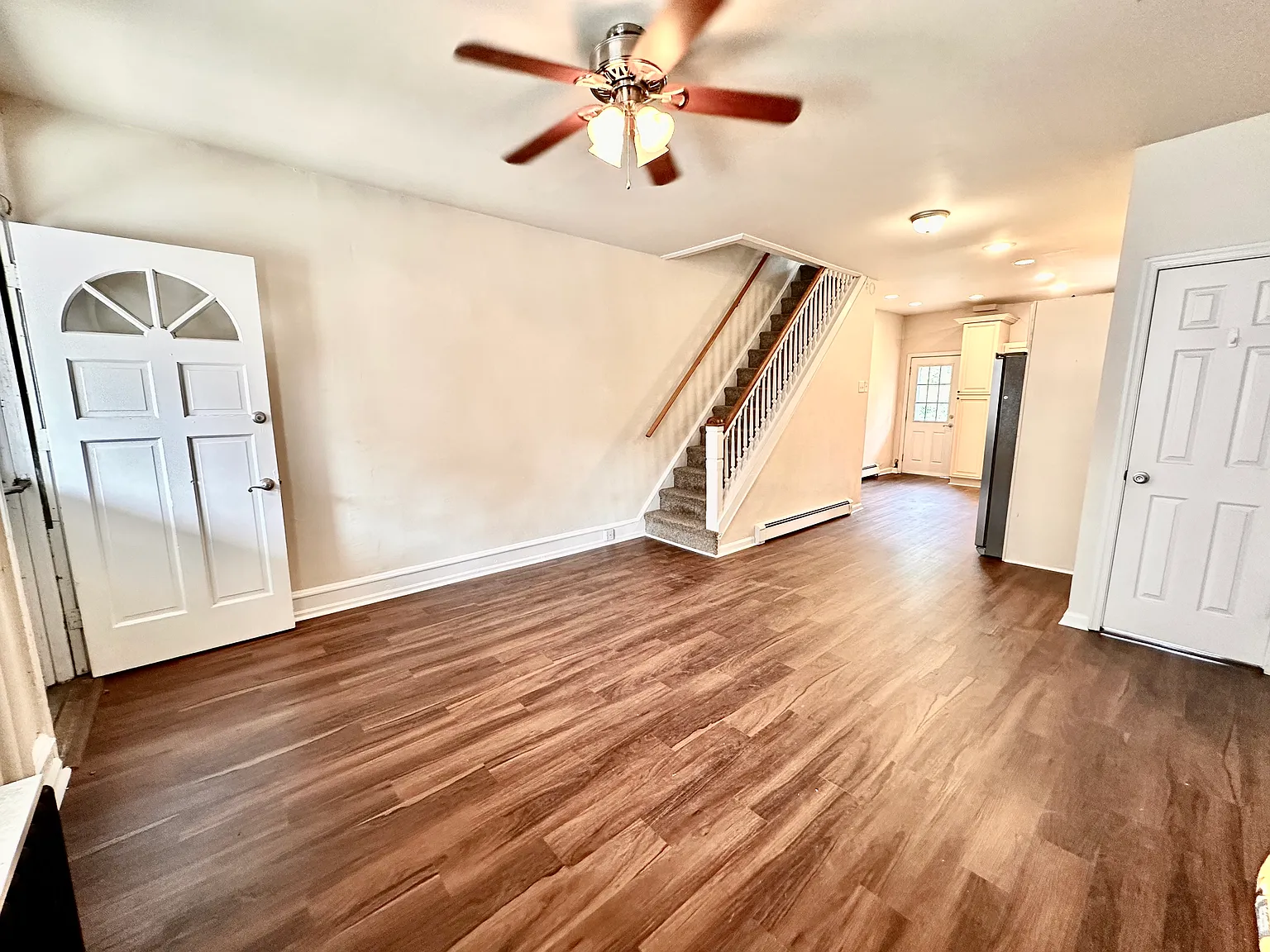3 bed, 1.5 bath, 1056 sqft, $2,400 — Photo 4