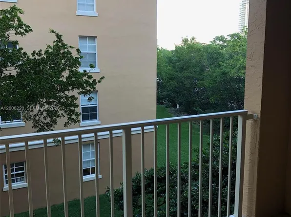 19555 E Country Club Dr, Aventura, FL