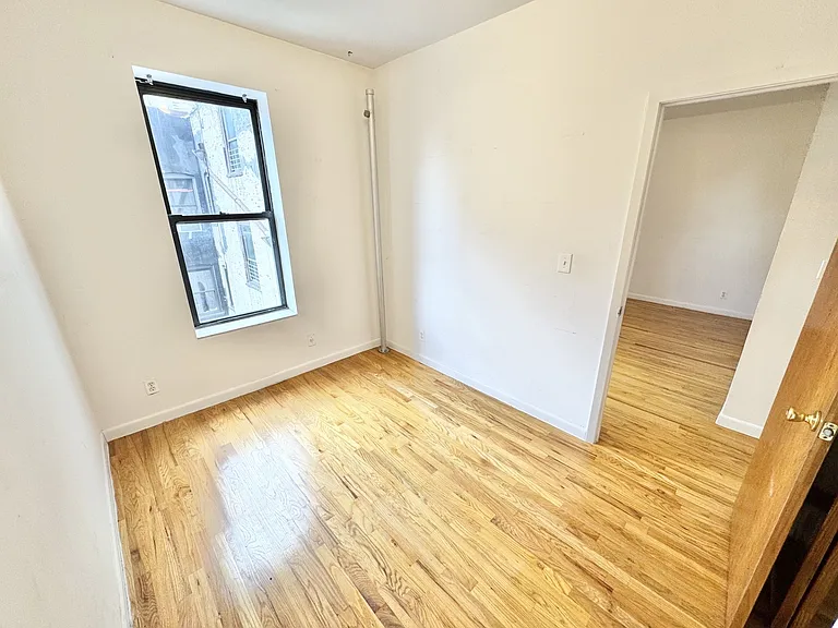 352 W 15th St #501 — Photo 10