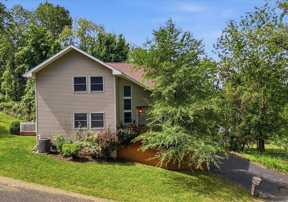 1st image of 207 Hillcrest Avenue