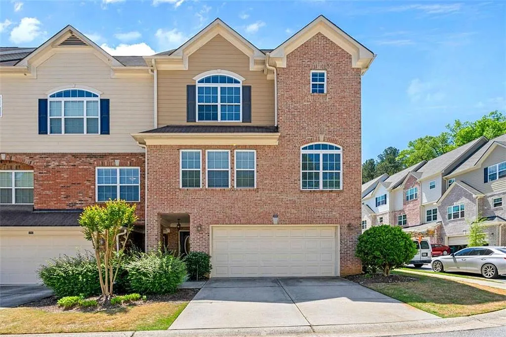 3 bed, 3.5 bath, $2,800 — Photo 1