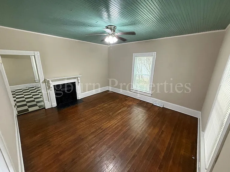 409 Granville Dr — Photo 3