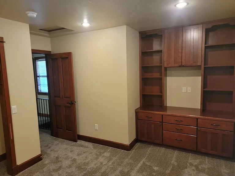631 E Croy St #23 — Photo 10