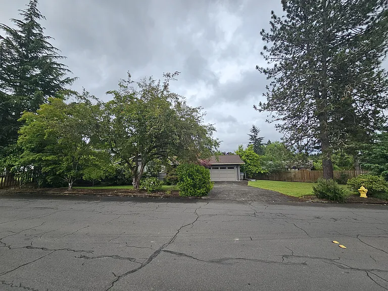 690 SW 130th Ave — Photo 40