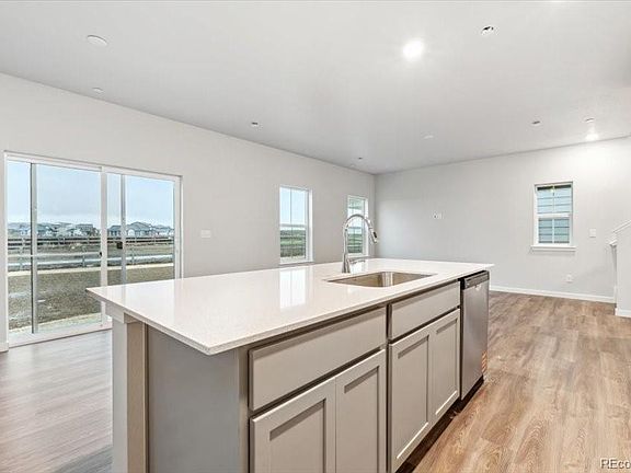 4th image of 9390 Ceylon Street