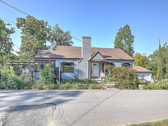 2nd image of 3220 Ashley St