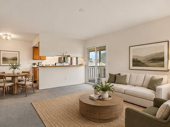 3rd image of 645 Manhattan Pl #307