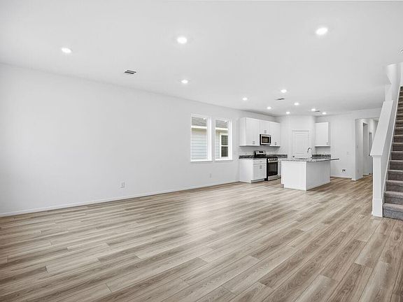 3rd image of 18046 Blue Prairie Trl