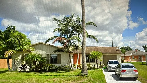 779 SW Andrew Rd Photo 1