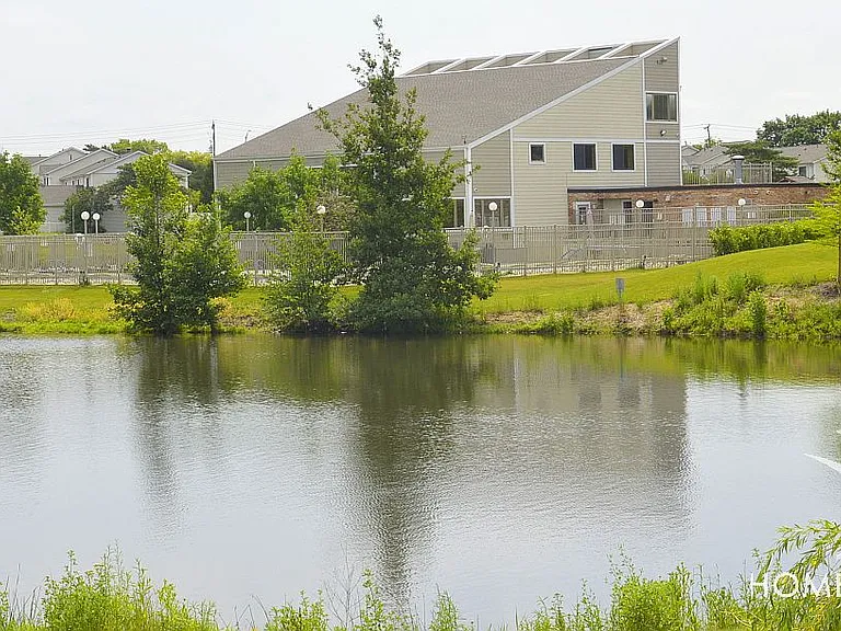 136 N Waterford Dr — Photo 31