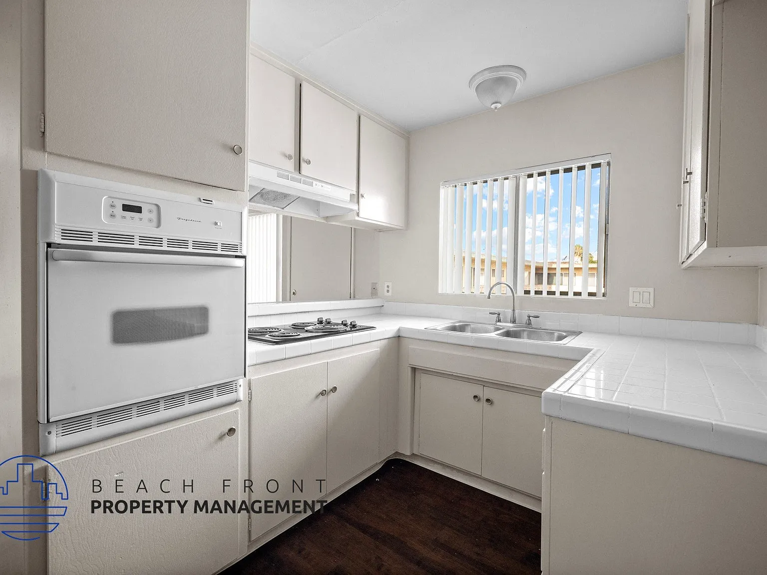 709 N. Inglewood Ave. — Photo 1