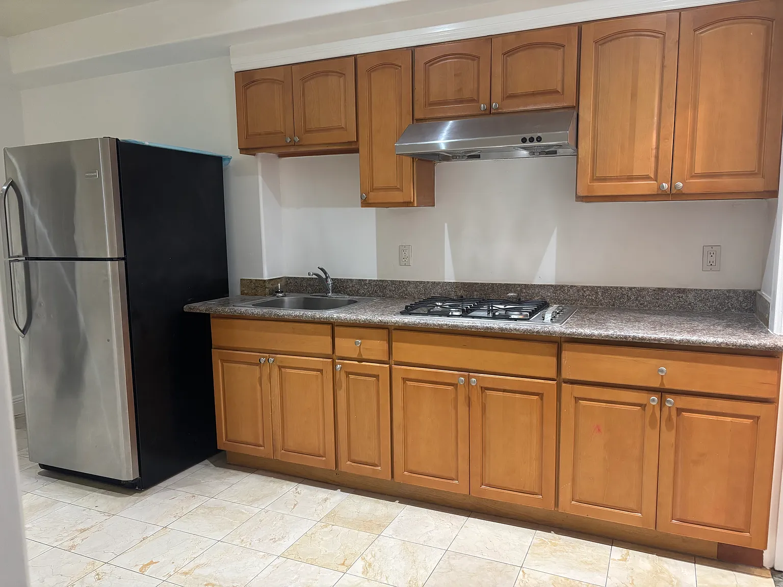 2 bed, 600 sqft, $2,850 — Photo 2