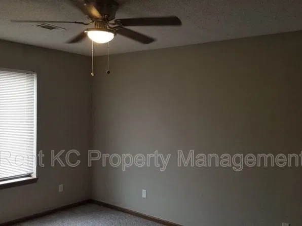 211 Main St, Smithville, MO