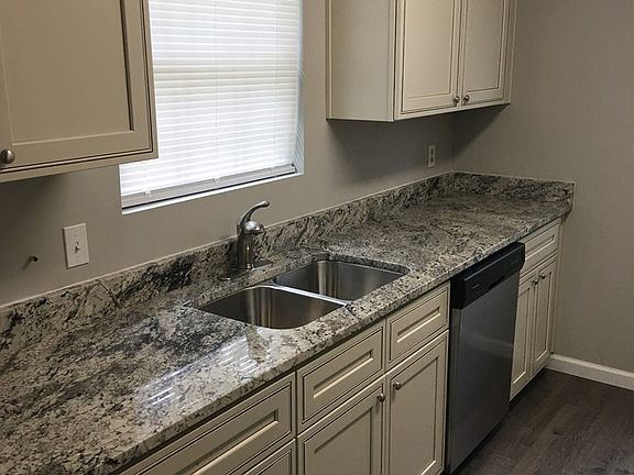5th image of 607 Wright Ave