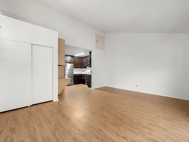 2633 Ellendale Pl — Photo 8