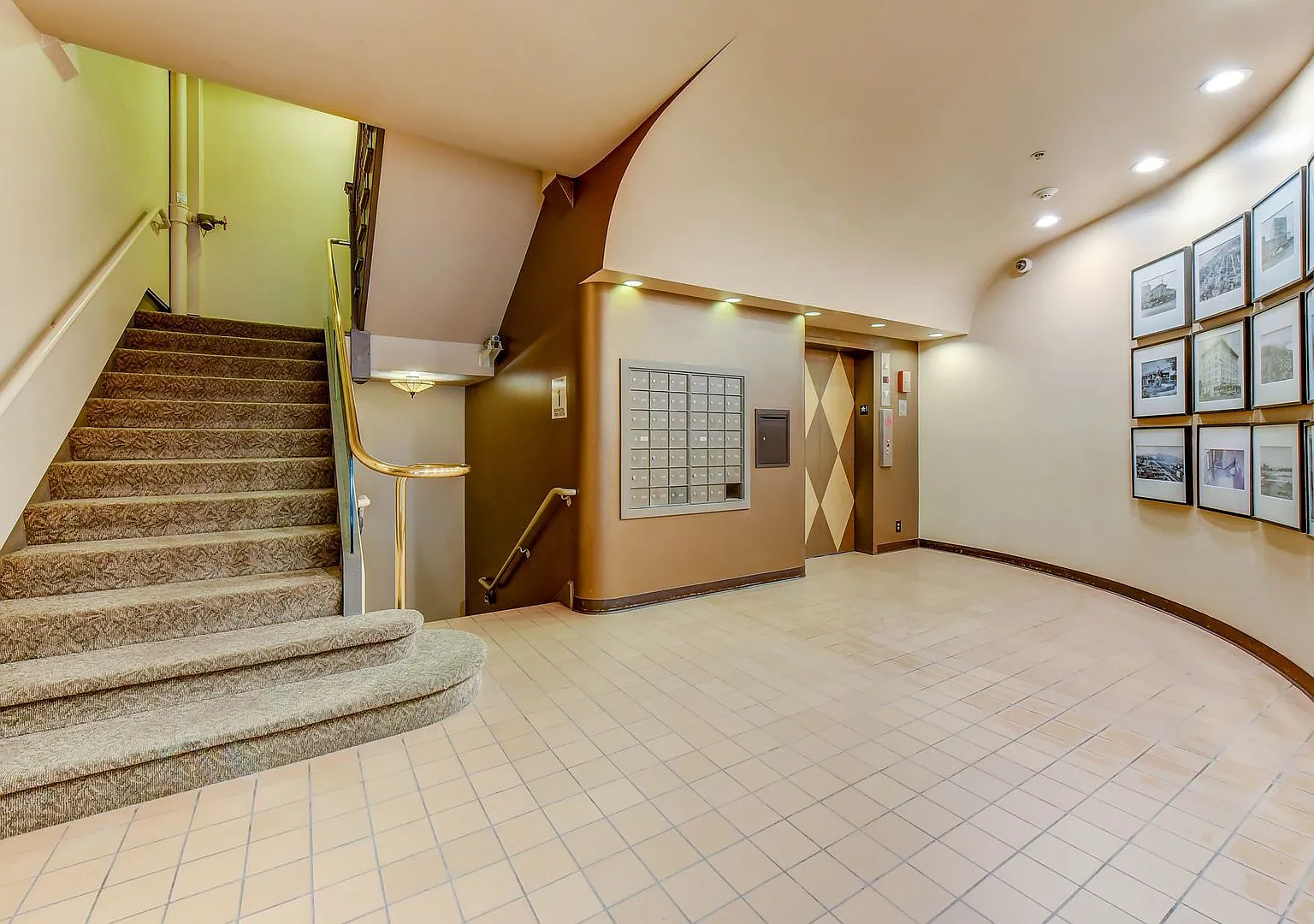 1 bed, 1 bath condo with Parking includes W/S/G! — Photo 4