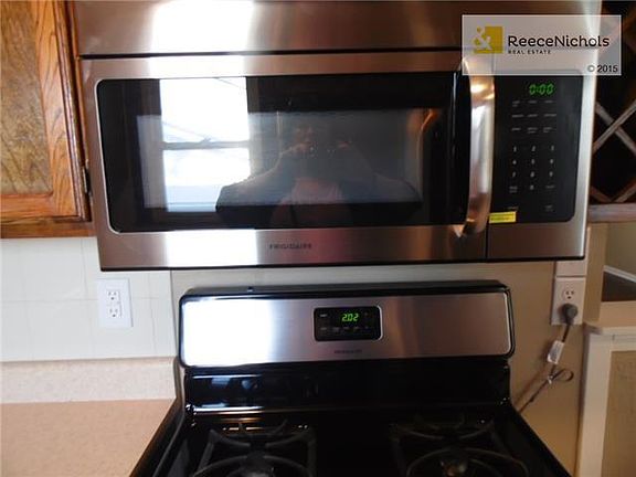BRAND NEW!    BEAUTIFUL APPLIANCES!