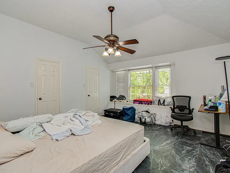 2122 Courtshire Ln — Photo 25