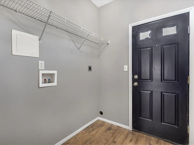 710 W Walnut St — Photo 14